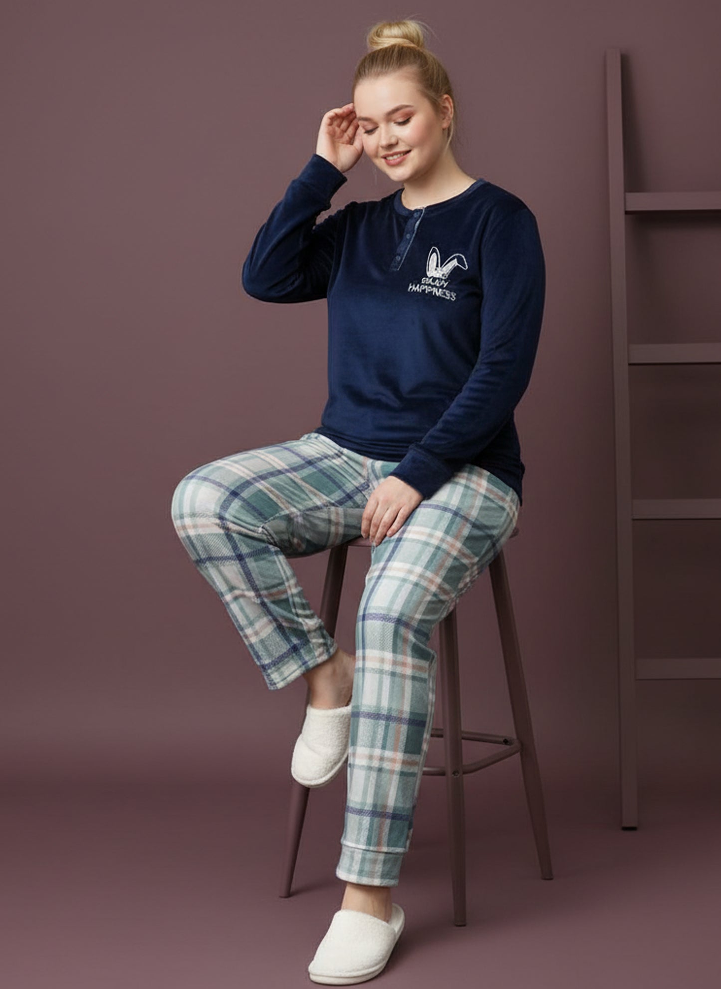 بيجامة قطيفة مبطنة