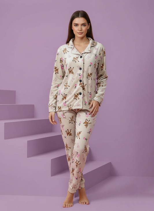 بيجامة حريمي شتوية بطبعة غزلان وزهور وردية – لون بيج