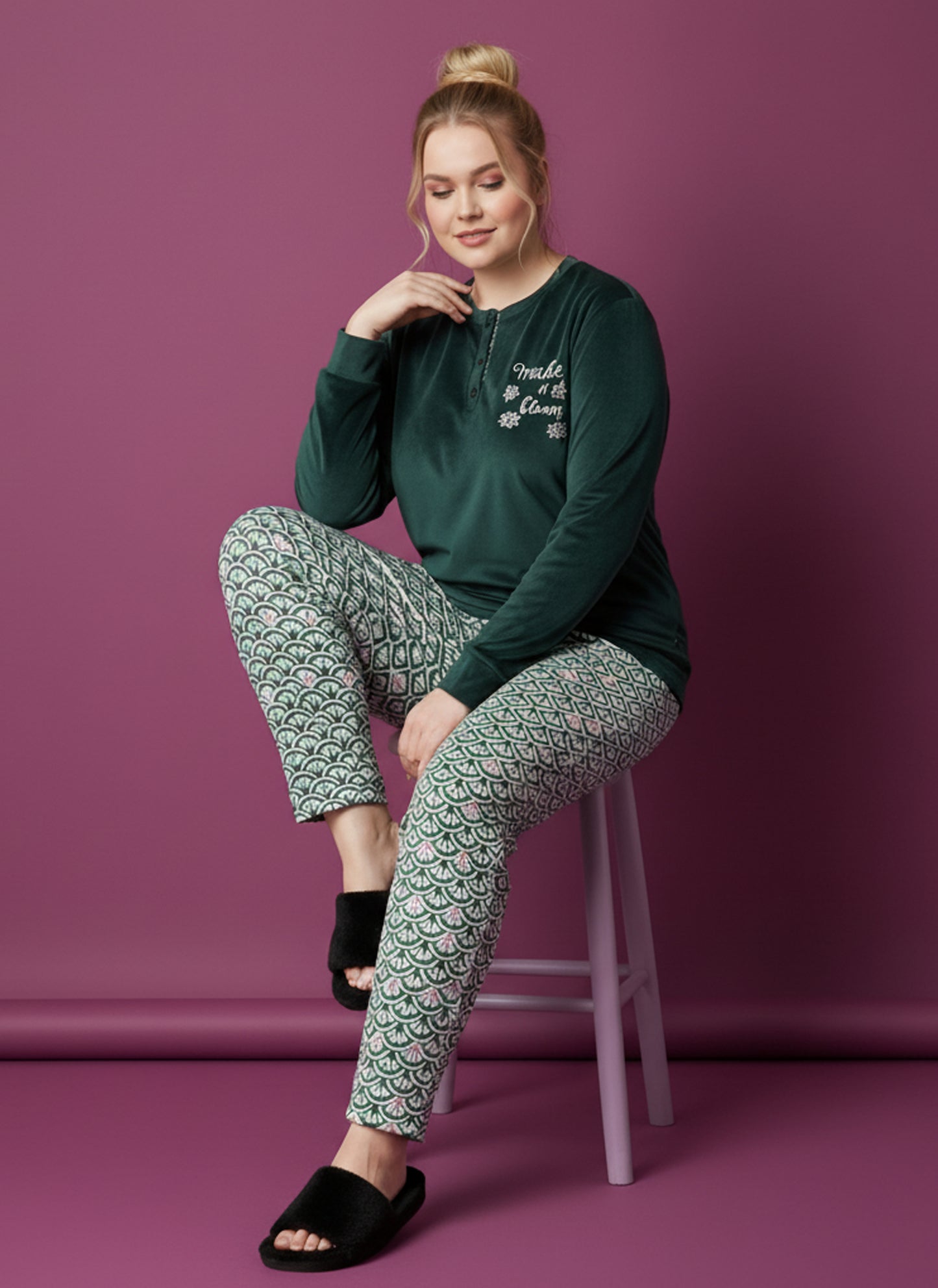 بيجامة قطيفة مبطنة