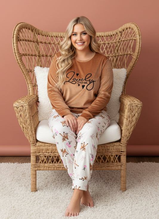 بيجامة قطيفة Lovely