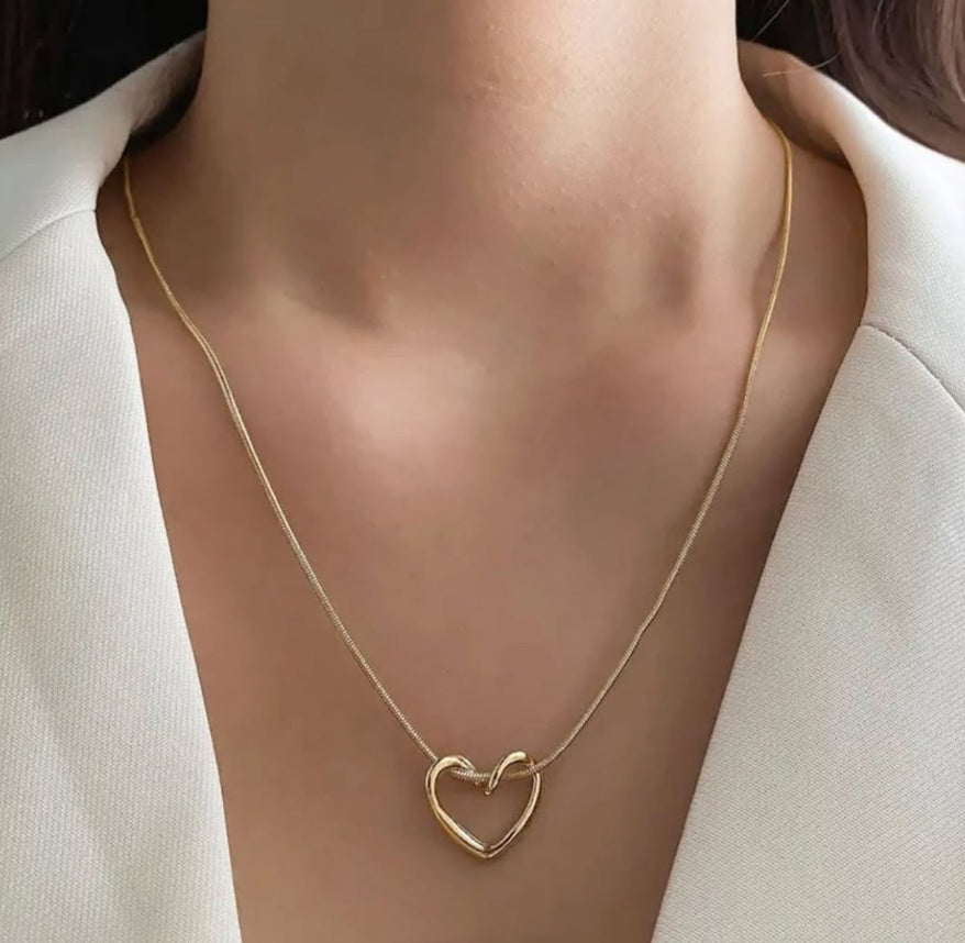 سلسلة قلب مفرغ - لون ذهبي